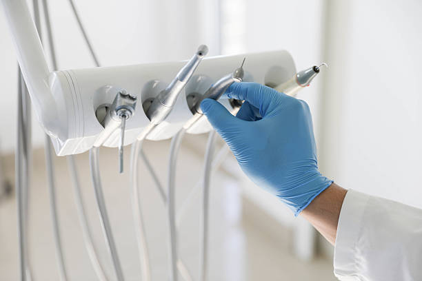 Professional Emergency Dentist technician working in Hometown, IL